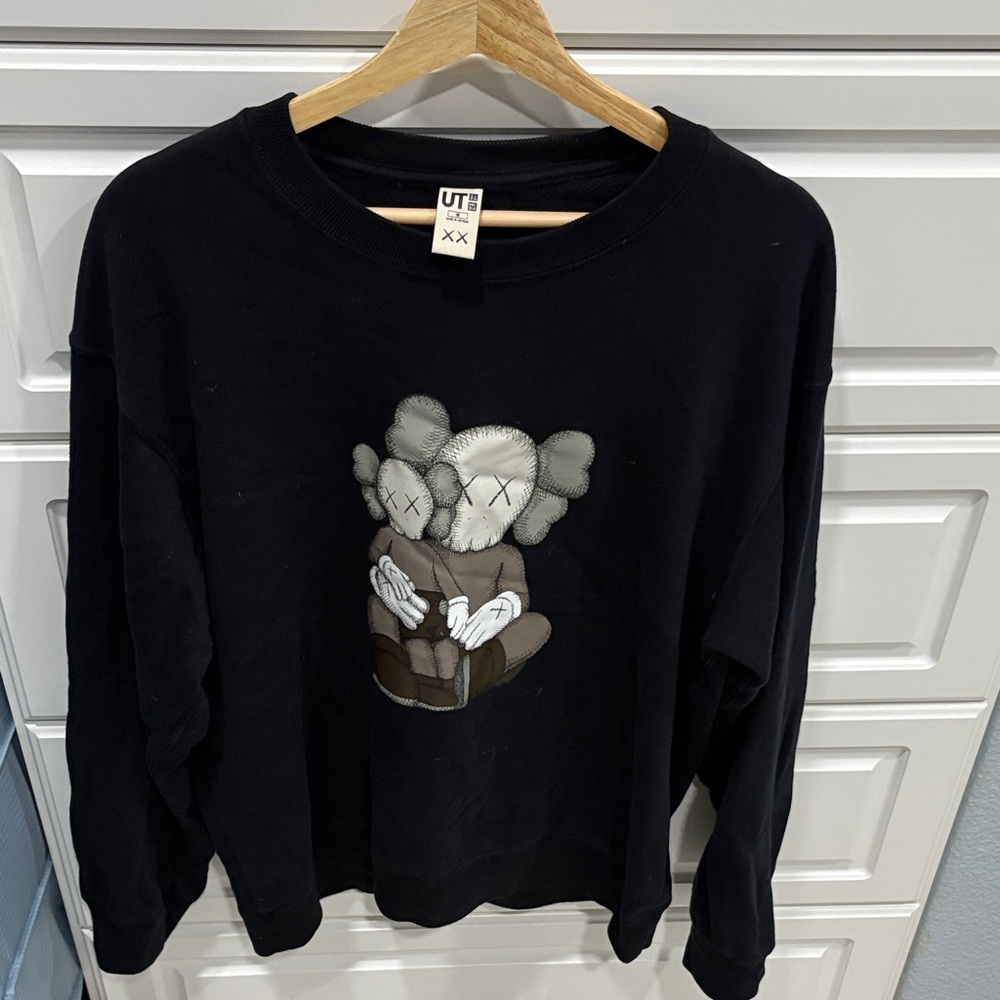 Uniqlo Black Graphic Sweatshirt